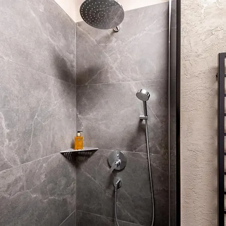 Monis * ラムサウ・イム・ツィラータール